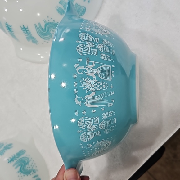 Vintage Pyrex Amish Blue Butterprint Bowls! - Picture 9 of 17